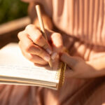 Beneficios de escribir a mano en el desarrollo infantil