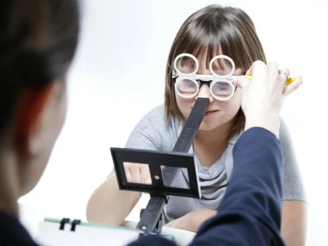 #faq 💪✨ ¿Cuánto dura la terapia visual?  La duración de la terapia visual depende de cada caso. No todas las personas responden igual, y también influye mucho la calidad y cantidad del trabajo que realicen en casa.  📝 Esto no es un tratamiento exprés con resultados inmediatos; hay que trabajar y esforzarse. Normalmente, hablamos de varios meses y, en casos difíciles, puede extenderse hasta un año.  📈 Pero lo importante es avanzar y no prolongarlo más de lo necesario, ¡porque queremos ver resultados sin que nadie pierda la motivación!  💡 ¿Tienes dudas sobre la terapia visual? Escríbenos y te contamos más.
#TerapiaVisual #Visualia #AprenderMejor #SaludVisual #RendimientoEscolar #AtenciónVisual  📍 Estamos en Gijón
☎️ 984 39 30 72
📩 info@visualia-coc.es ⤵️
https://visualia-coc.es/contacto/  #TerapiaAuditiva #Optometría #Optometria #Aprendizaje #AprenderAAprender #FracasoEscolar #RendimientoAcadémico #RendimientoAcademico #RendimientoDeportivo #VisionDeportiva #VisualiaSport #EntrenamientoVisual #EntrenamientoVisualDeportivo #DeporteAsturias #HabilidadesVisuales #Asturias