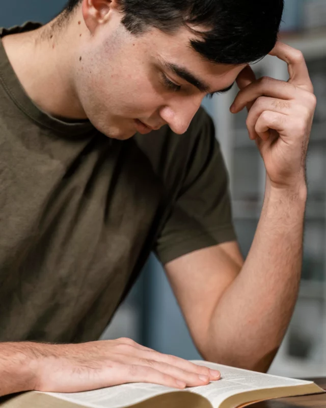 📚👀 ¿Te pasa que lees y lees... y no te enteras de nada?  No eres tú. O al menos, no es culpa de tu esfuerzo o tus ganas. A veces tus ojos o tus oídos simplemente no están funcionando como deberían para procesar bien la información 🤯👂👓  En Visualia evaluamos tus habilidades visuales y auditivas para identificar si hay algo que te está frenando en los estudios. Porque entender y aprender debería ser más sencillo 💪✨  ¿List@ para estudiar sin obstáculos? 🚀📖
#VisualiaGijón #EstudiarMejor
📍 Estamos en Gijón
☎️ 984 39 30 72
📩 info@visualia-coc.es ⤵️
https://visualia-coc.es/contacto/  #TerapiaVisual #TerapiaAuditiva #Optometría #Optometria #Aprendizaje #AprenderAAprender #FracasoEscolar #RendimientoEscolar #RendimientoAcadémico #RendimientoAcademico #RendimientoDeportivo #VisionDeportiva #VisualiaSport #EntrenamientoVisual #EntrenamientoVisualDeportivo #DeporteAsturias #HabilidadesVisuales #Asturias