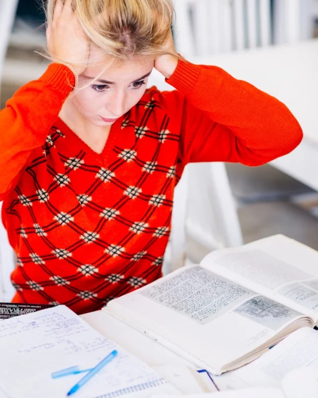 📖💡 ¿Te distraes fácilmente al estudiar o te cuesta comprender lo que lees? A veces, el problema no está en la motivación ni en la técnica de estudio, sino en tus habilidades visuales o auditivas 👀👂  En Visualia evaluamos y mejoramos esas habilidades para que aprender sea más fácil y eficiente. Porque cuando tus sentidos funcionan bien, tu rendimiento también 🚀💪  ¡No dejes que nada se interponga en tu camino hacia el éxito!
#VisualiaGijón #EstudioEficaz
📍 Estamos en Gijón
☎️ 984 39 30 72
📩 info@visualia-coc.es ⤵️
https://visualia-coc.es/contacto/  #TerapiaVisual #TerapiaAuditiva #Optometría #Optometria #Aprendizaje #AprenderAAprender #FracasoEscolar #RendimientoEscolar #RendimientoAcadémico #RendimientoAcademico #RendimientoDeportivo #VisionDeportiva #VisualiaSport #EntrenamientoVisual #EntrenamientoVisualDeportivo #DeporteAsturias #HabilidadesVisuales #Asturias